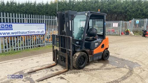 2012 DOOSAN PRO5 30 3t diesel forklift (s/n 124012069) with triple free lift mast & side shift