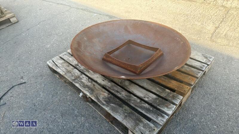 Contemporary rustic fire pit (approx 1m)