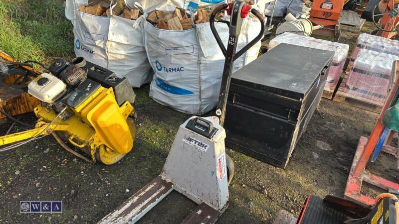 LIFTEX battery driven pallet truck