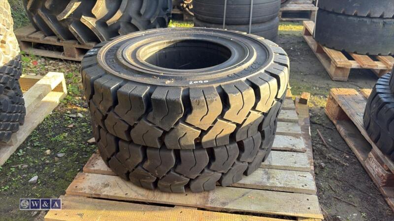 Pair of forklift tyres (8.25 - 15)