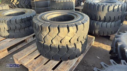 Pair of forklift tyres (300 - 15)