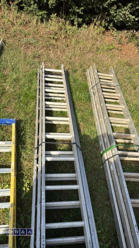 Aluminium triple ladder