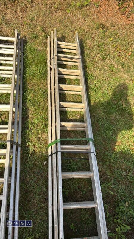 Aluminium triple ladder