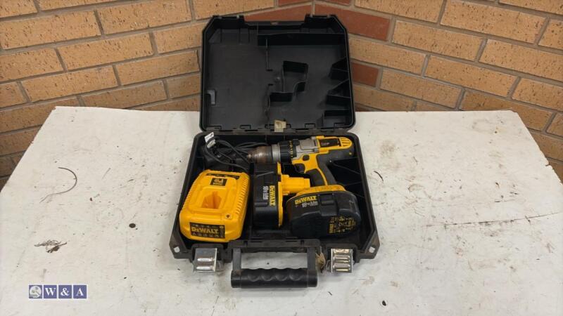 DEWALT 18v cordless drill c/w case