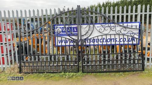 Pair of entrance gate with ornate design (suit 14ft entrance)