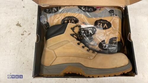 Pair of V12 safety boots (unused old stock) (size 13)