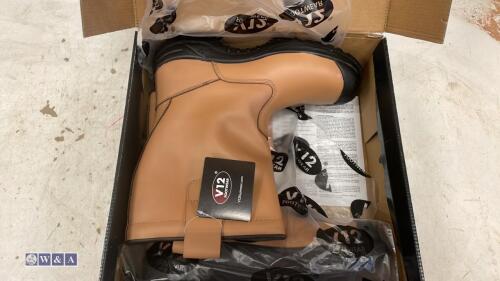 Pair of V12 safety boots (unused old stock) (size 10)