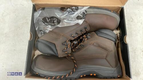 Pair of V12 safety boots (unused old stock) (size 13)