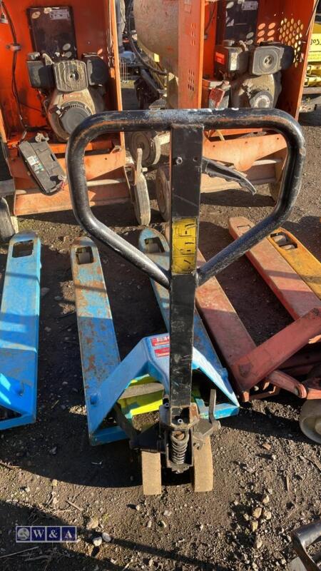 Pallet truck