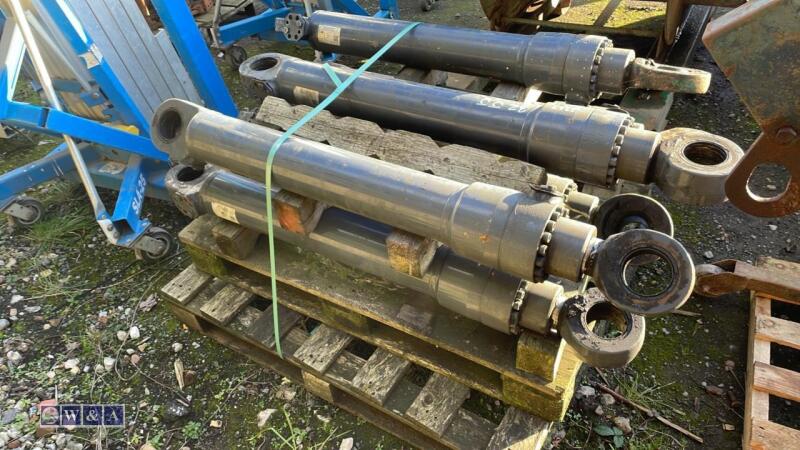 6 x ATLAS hydraulic rams