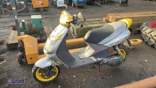 PEUGEOT VIVACITY 50cc scooter (YJ53 LSE)