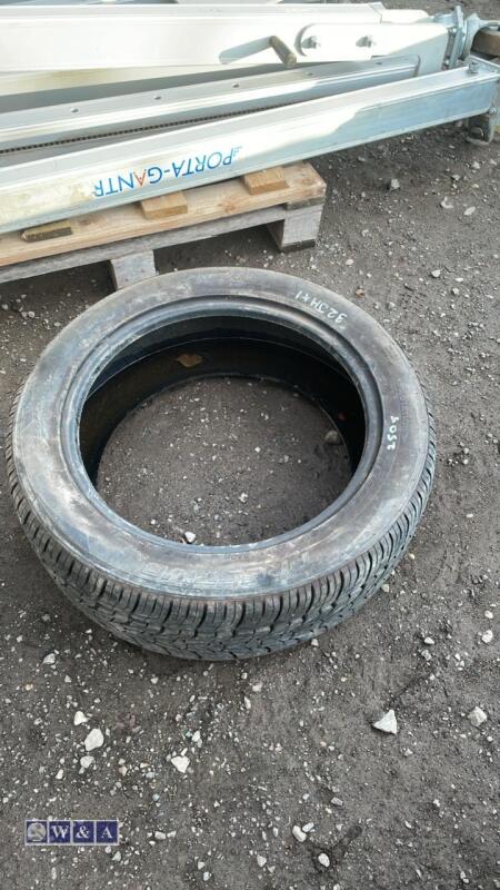 Tyre (255/50R20)