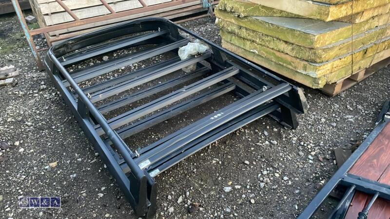 2 x roof racks to suit Land Rover