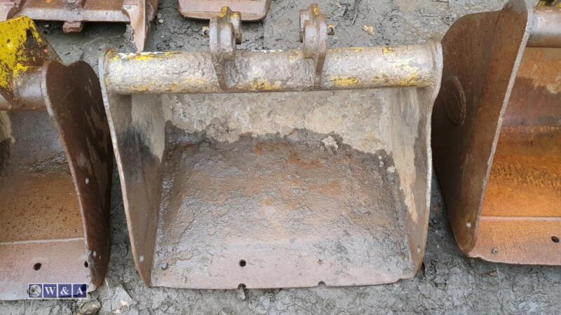 2ft digging bucket (30mm pins)