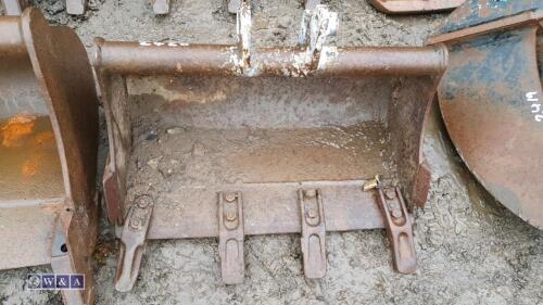 2ft digging bucket (25mm pins)