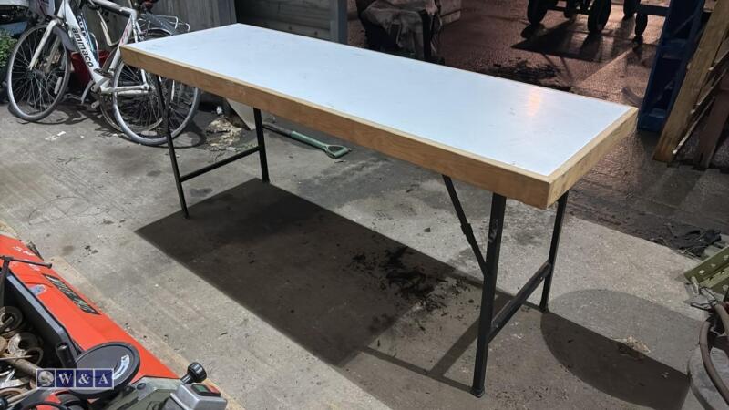 Folding worktable