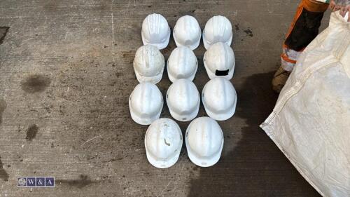 Quantity of hard hats