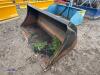 69'' quick hitch bucket to fit tractor loader - 2