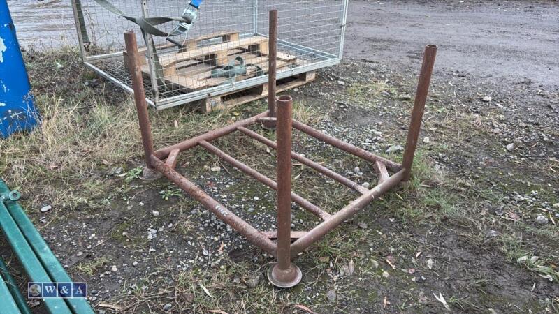 Metal stillage