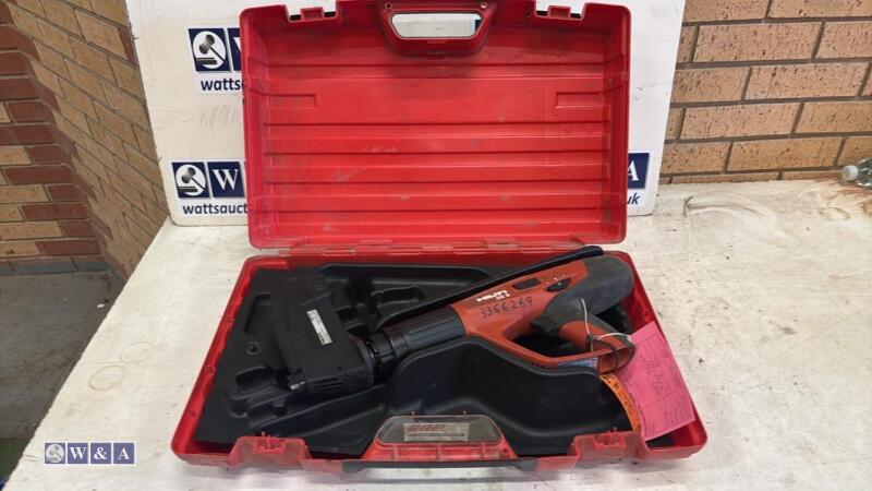 HILTI DX5 nail gun c/w case