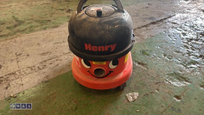 NUMATIC HENRY vacuum