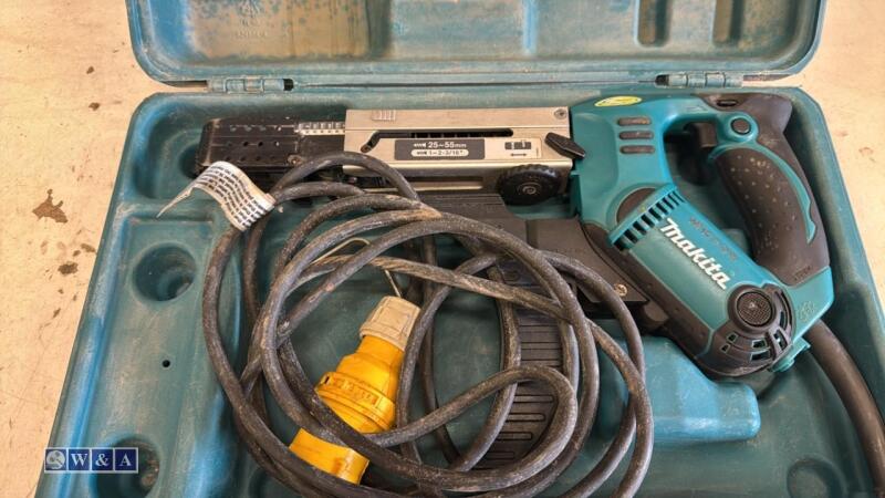 MAKITA 110v gun c/w case