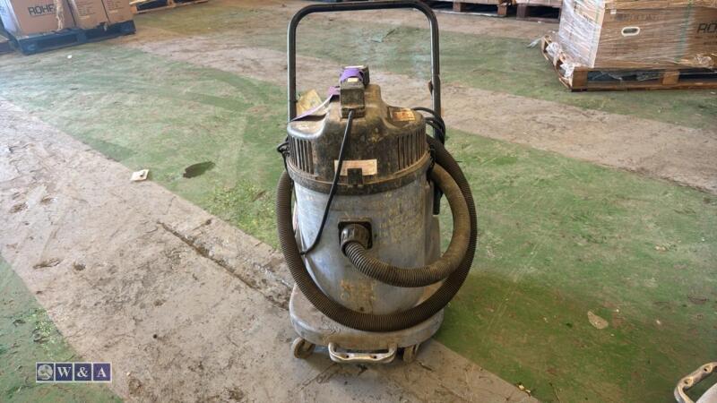 NUMATIC 110v vacuum c/w hose