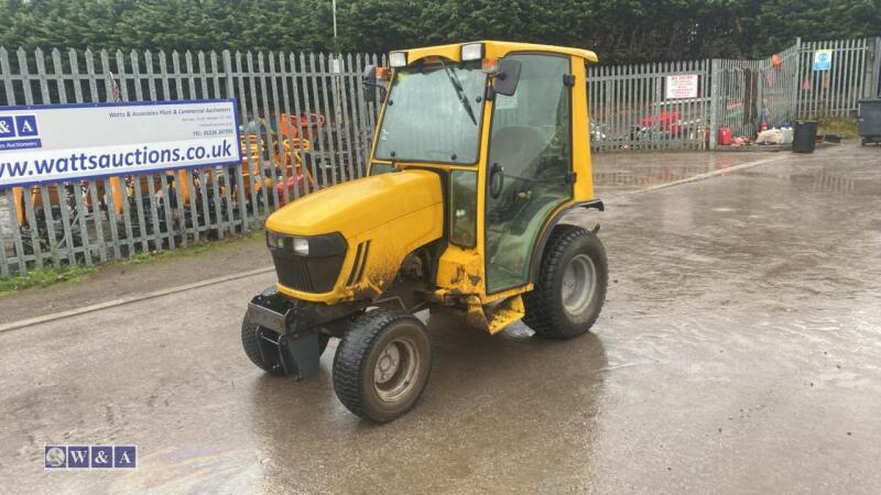 2010 JOHN DEERE 2320 4wd hydrostatic compact tractor, 3 point linkage, pto, full cab (SF60 GWC)