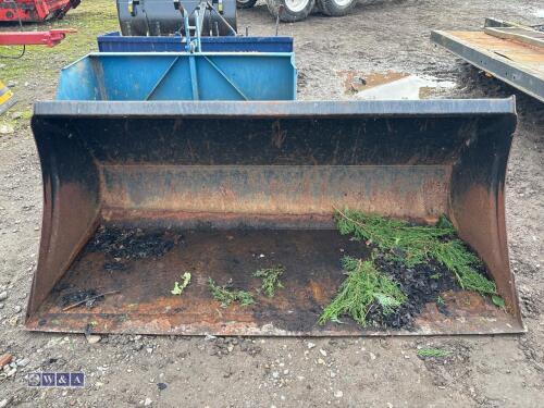 69'' quick hitch bucket to fit tractor loader