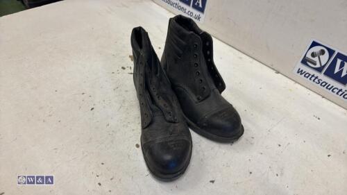 Steel toe workboots (size 7) (unused)