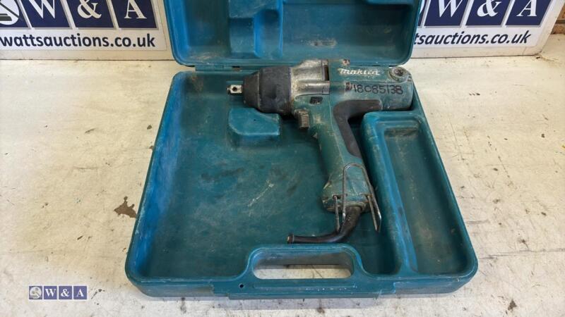 MAKITA TWO250 impact wrench c/w case