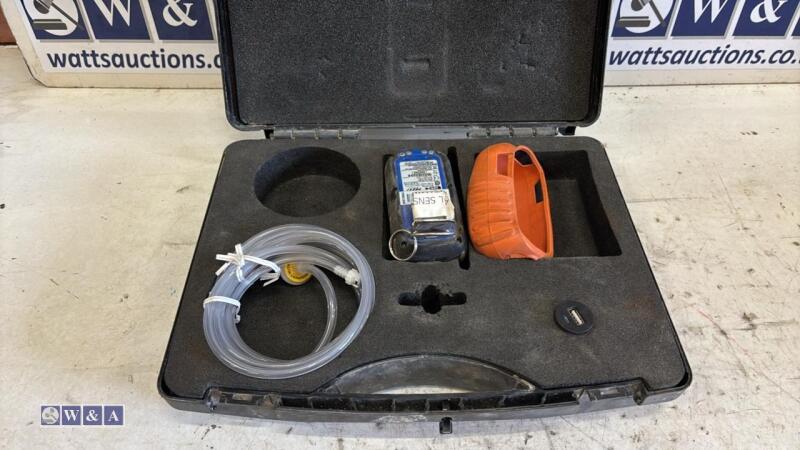 Gas detector c/w case