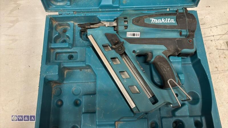 MAKITA GN900 cordless nail gun c/w case