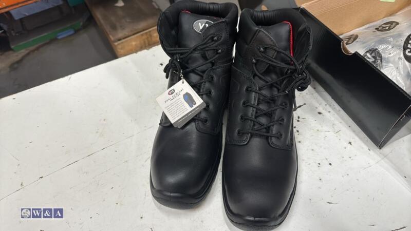 V12 steel toe workboots (size 11) (unused)