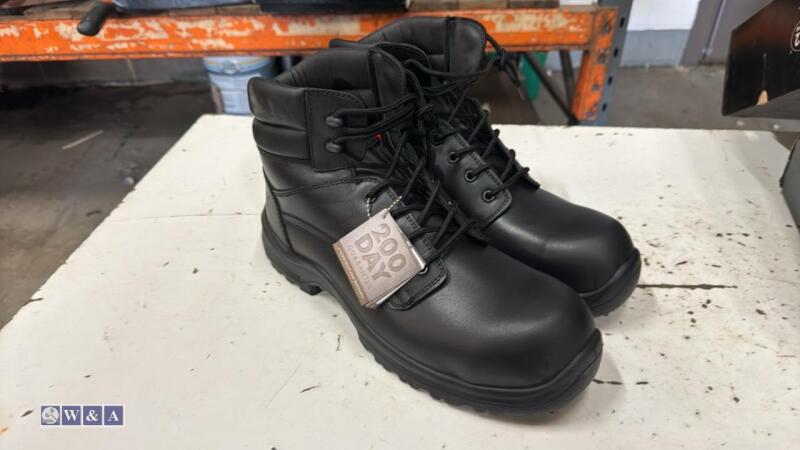 V12 steel toe workboots (size 12) (unused)