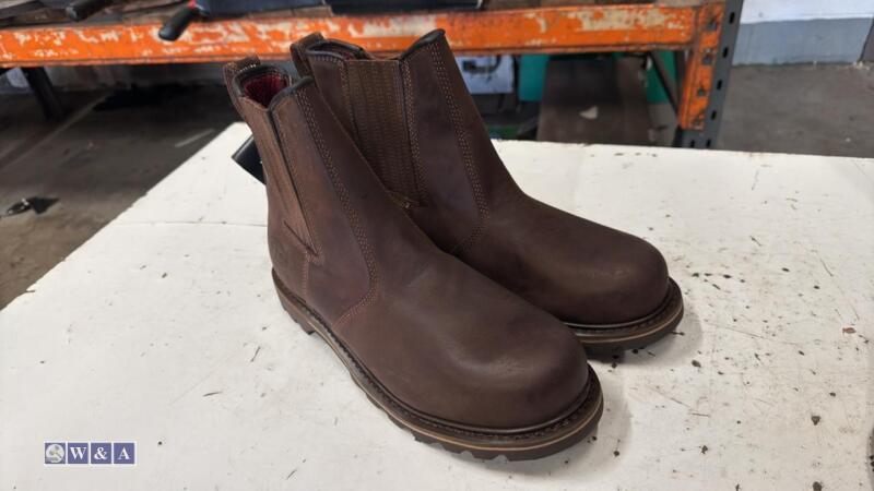 V12 steel toe workboots (size 12) (unused)