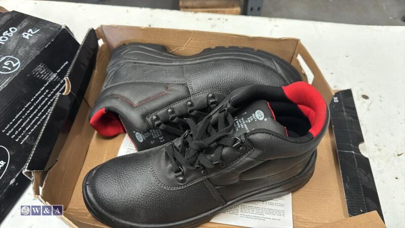 V12 steel toe workboots (size 12) (unused)