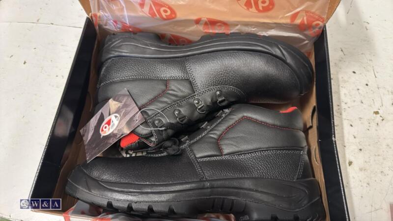 V12 steel toe workboots (size 11) (unused)