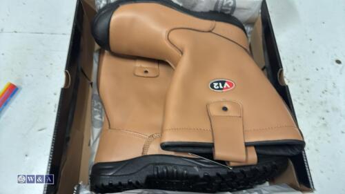 V12 steel toe rigger boots (size 9) (unused)