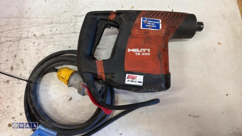 HILTI TE300 110v breaker c/w case