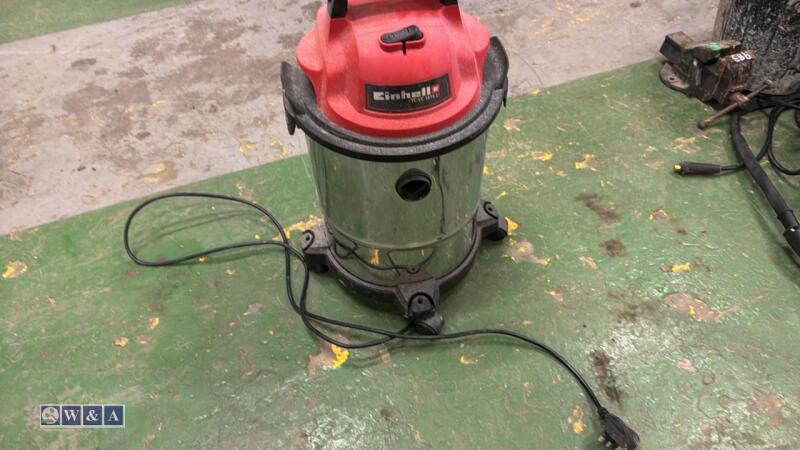 EINHELL 240v vacuum