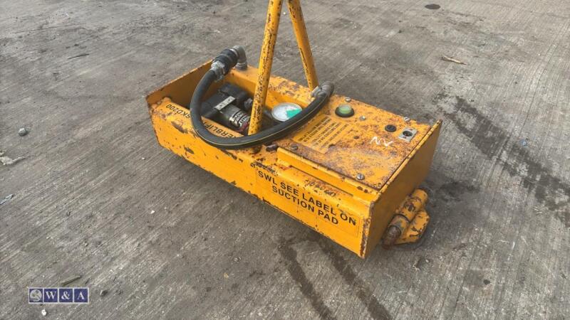 Vacuum kerb lifter