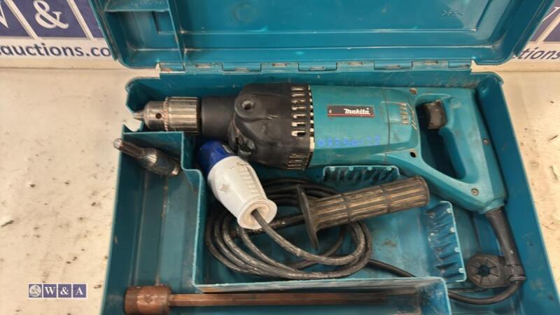 MAKITA 8406 240v core drill c/w case