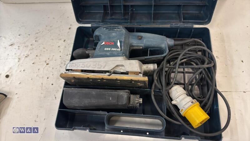 BOSCH GSS280AE 110v sander c/w case