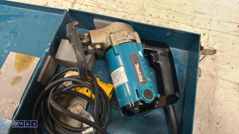 MAKITA JS3200 110v metal shear c/w case