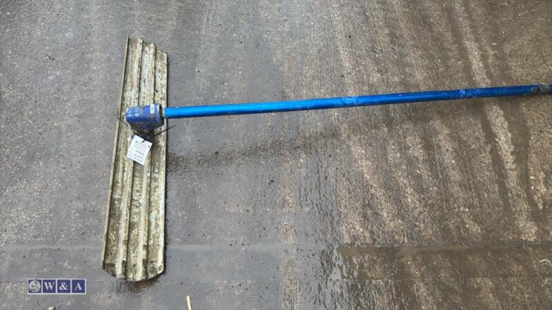 BIG BLUE manual concrete float & extension pole