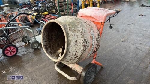 BELLE 240v cement mixer