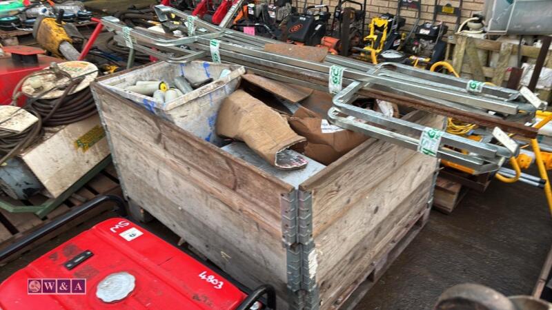 Pallet of miscellaneous including BUMPA hoist stays