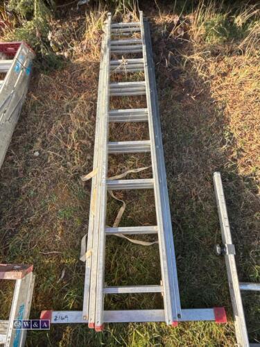 Aluminium triple extension ladder