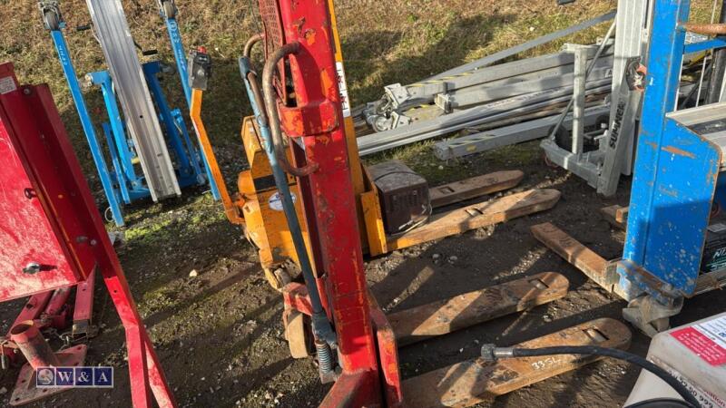 Manual stacker truck